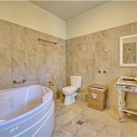 3 bedroom villa with pool, near Acharavi, sleeps 8